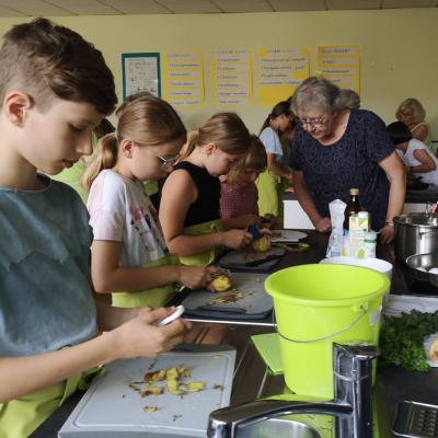 Kinder Beim Kochen